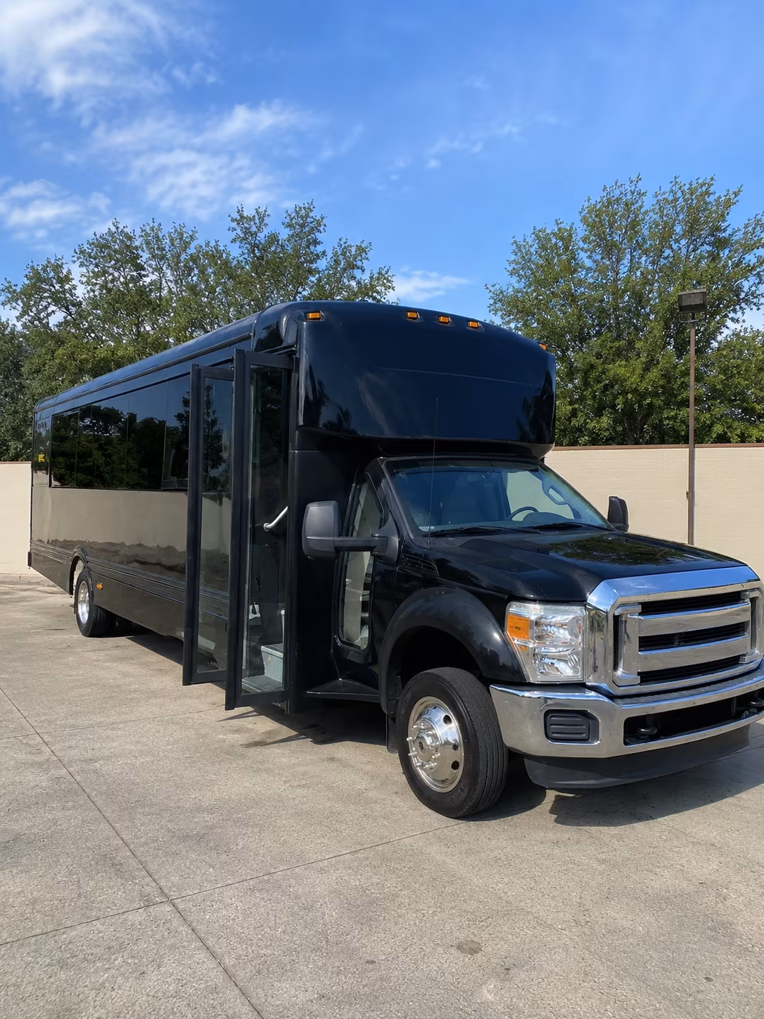charlotte 20 passenger party bus