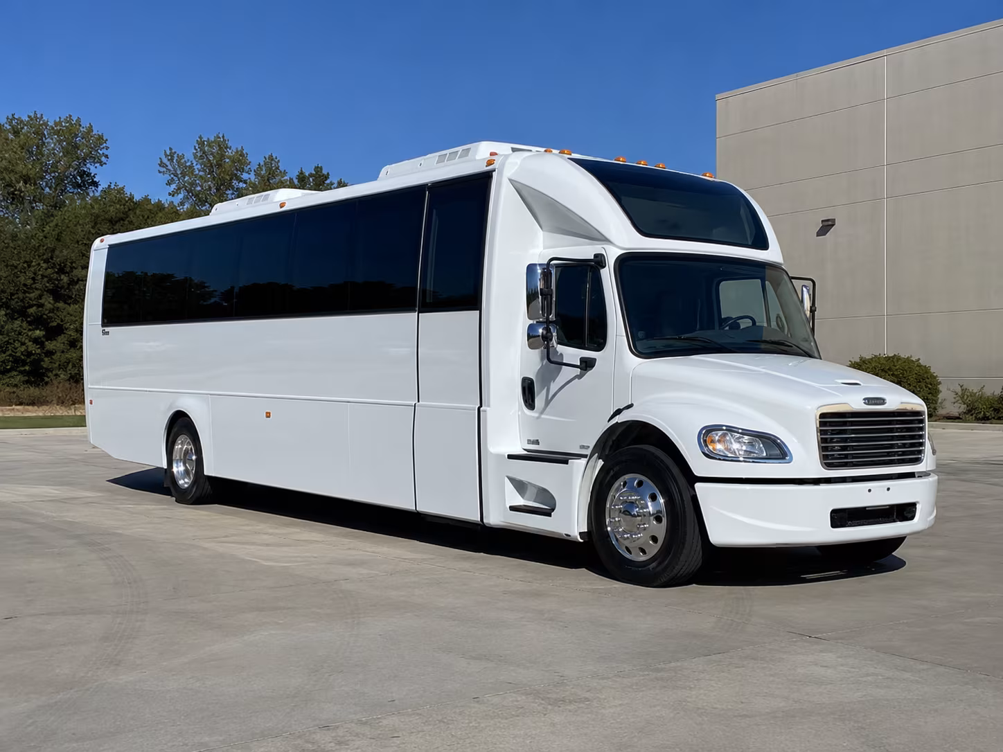 charlotte 28 passenger party bus